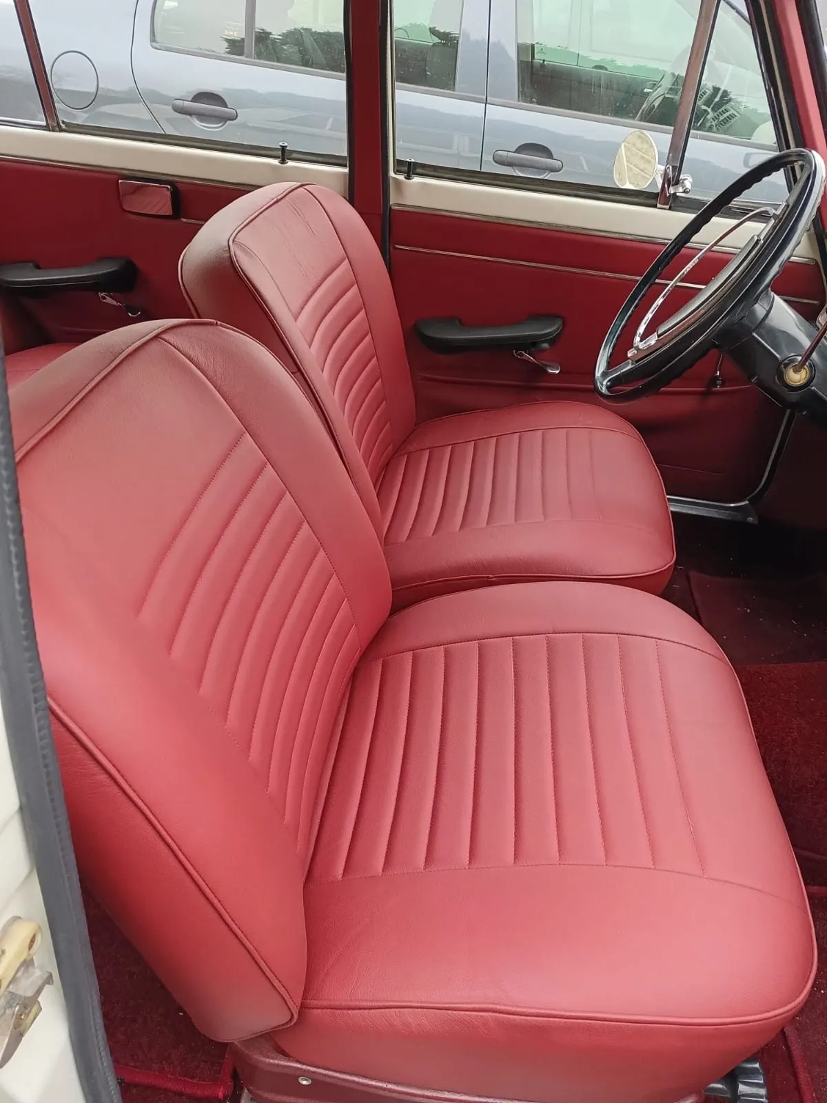 Renowacja klasyka – czerwona skóra