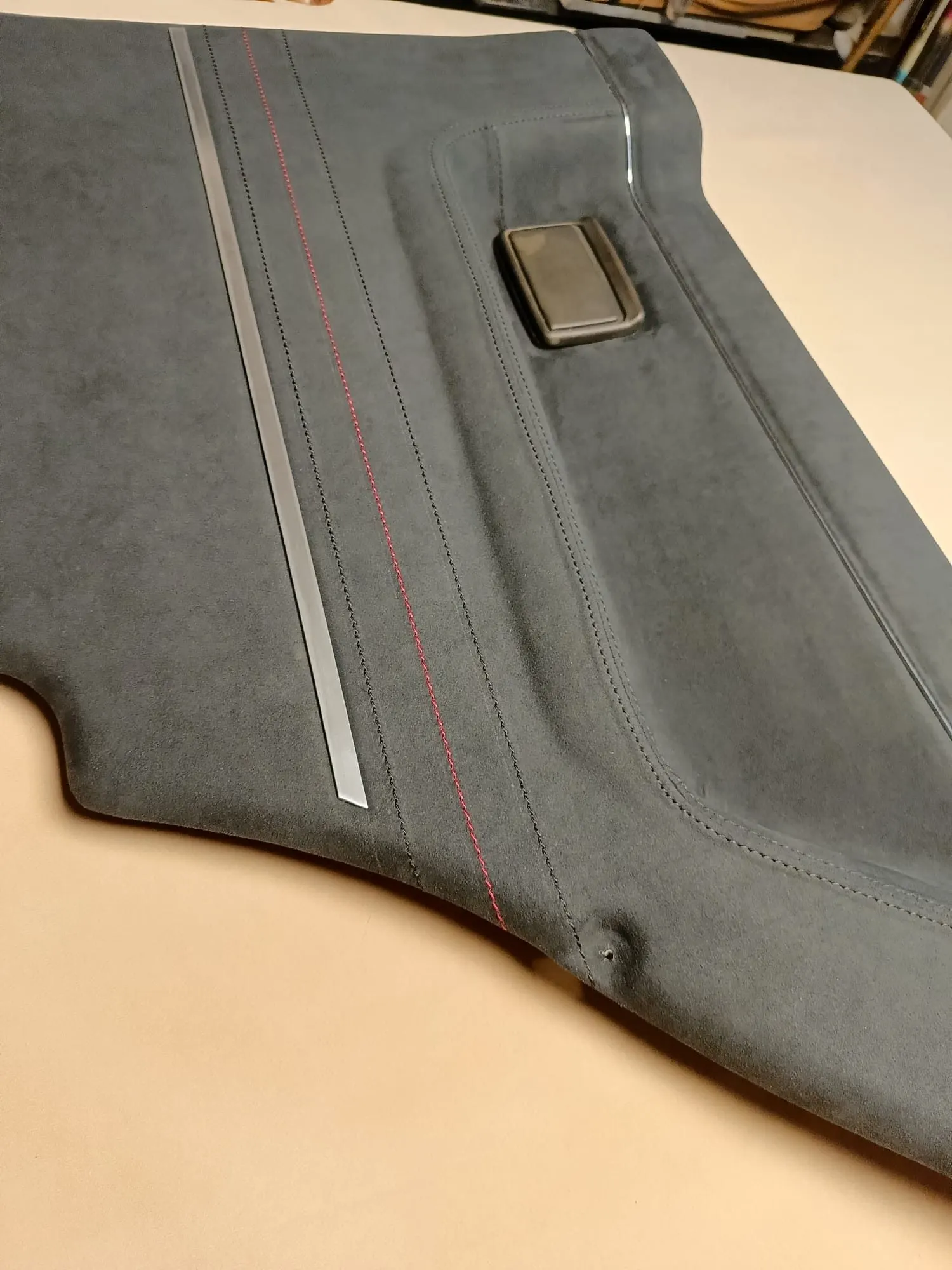 Panel drzwiowy – detal ściegu